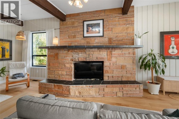 Sunroom - 1556 Gladstone Ave, Victoria, BC V8R1S5 Photo 4