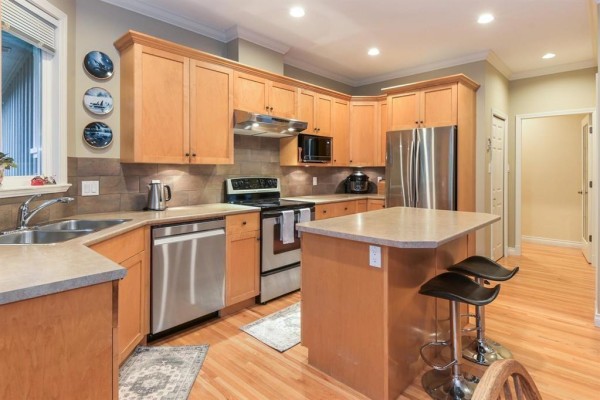 15560 36b Avenue, Surrey, BC V3Z0H1 Photo 2
