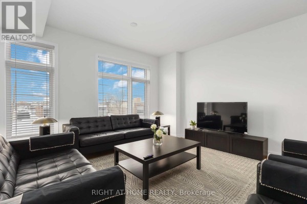 Kitchen - 1557 Midland Avenue, Toronto, ON M1P0G3 Photo 3