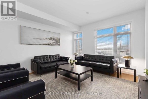 Dining room - 1557 Midland Avenue, Toronto, ON M1P0G3 Photo 4