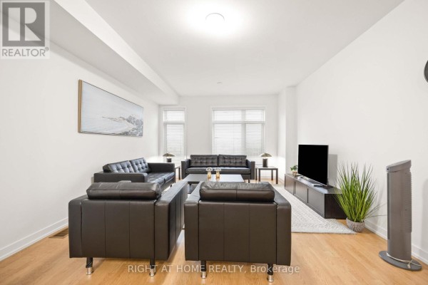 Family room - 1557 Midland Avenue, Toronto, ON M1P0G3 Photo 5
