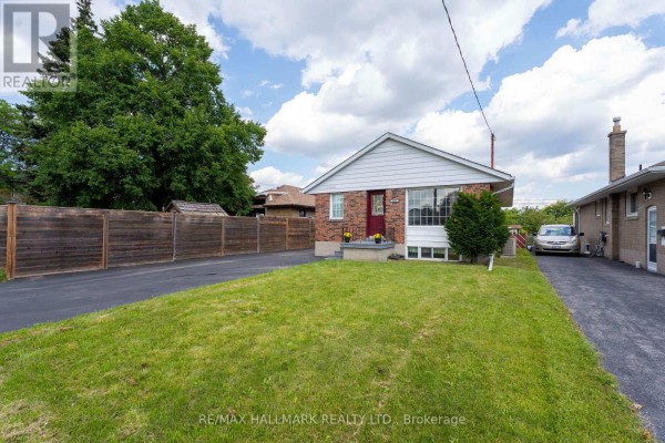 1557 Pharmacy Avenue, Toronto, ON, photo 2