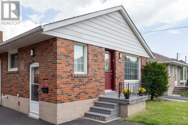 1557 Pharmacy Avenue, Toronto, ON, photo 3