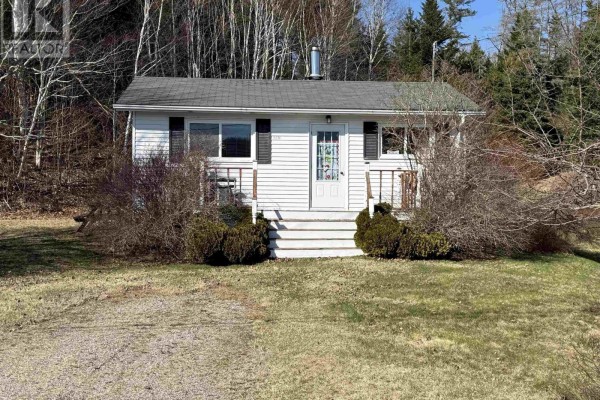Living room - 15576 Highway 316, Middle Country Harbour, NS B0K1J0 Photo 3