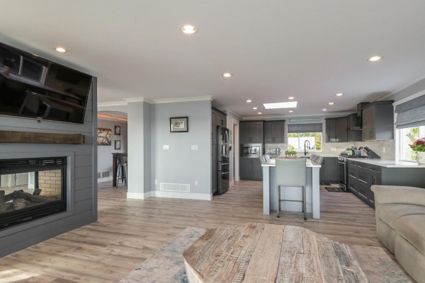 15587 Semiahmoo Avenue, White Rock, BC V4B1V3 Photo 5