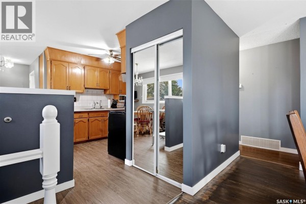 Living room - 156 Mccaul Crescent, Regina, SK S4R3X1 Photo 3