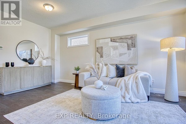 Living room - 156 Mcknight Avenue, Hamilton, ON L8B0T7 Photo 5