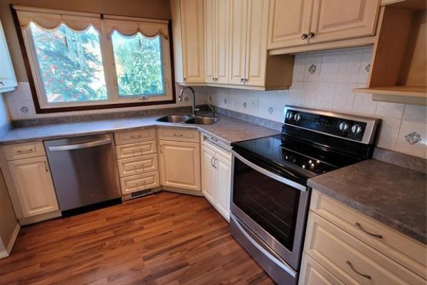 Dining room - 156 Risbey Crescent, Winnipeg, MB R2Y1X4 Photo 2