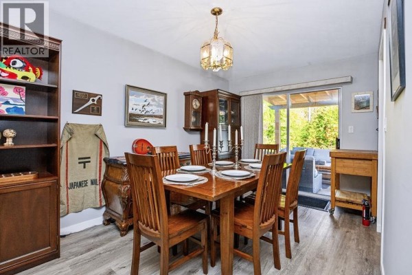 1560 Larchberry Way, Gibsons, BC V0N1V5 Photo 5