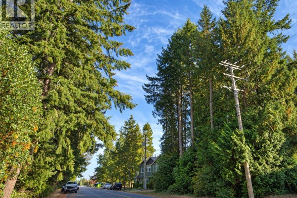 156&160 Harlech Rd, Qualicum Beach, BC, photo 2