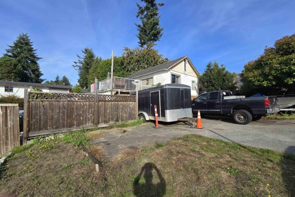 15619 Victoria Avenue, White Rock