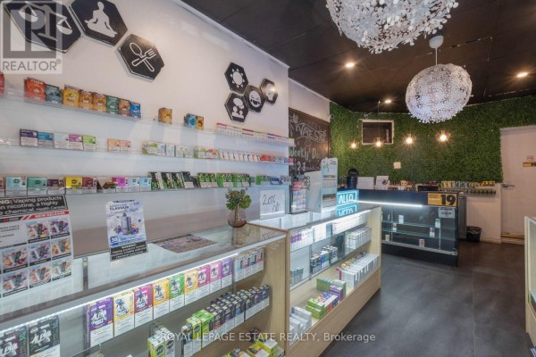 1562 Queen Street E, Toronto, ON M4L1E9 Photo 5