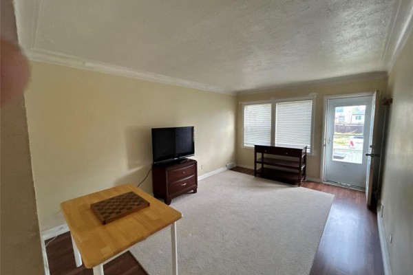 1562 Roy Avenue, Winnipeg, MB R3E1E8 Photo 2