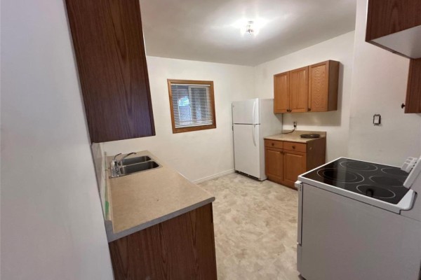 1562 Roy Avenue, Winnipeg, MB R3E1E8 Photo 4