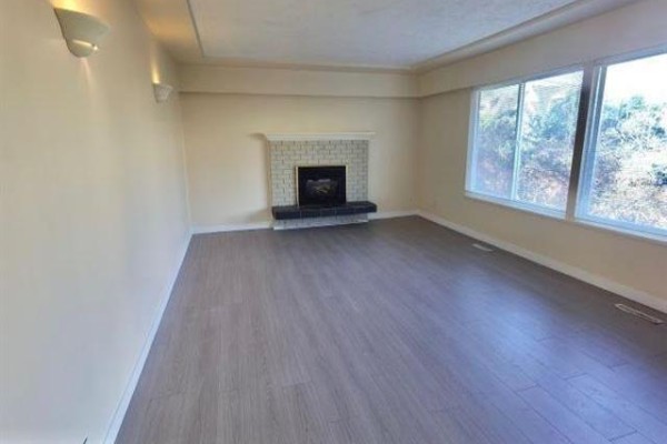 15622 Thrift Avenue, White Rock, BC V4B2M2 Photo 2