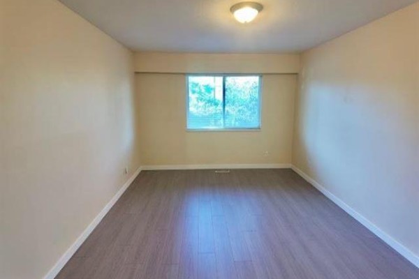 15622 Thrift Avenue, White Rock, BC V4B2M2 Photo 4