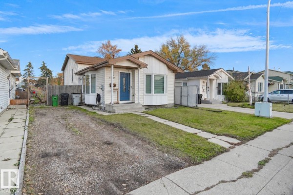 Family room - 15629 83 St Nw, Edmonton, AB T5Z2P9 Photo 4