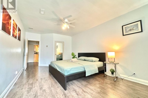 1563 Bathurst Street, Toronto, ON, photo 3