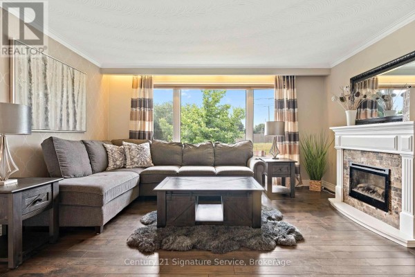 Bedroom 2 - 1563 Brentano Boulevard, Mississauga, ON L4X1A5 Photo 5