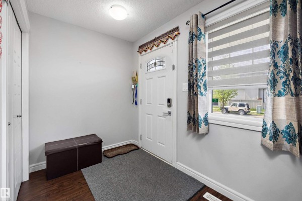 1563 Tamarack Bv Nw, Edmonton, AB, photo 3