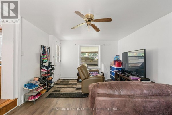 Living room - 15631 Manning Road, South Stormont, ON K0C1M0 Photo 5