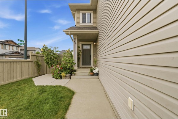 Family room - 1564 36 Av Nw, Edmonton, AB T6T0M5 Photo 4