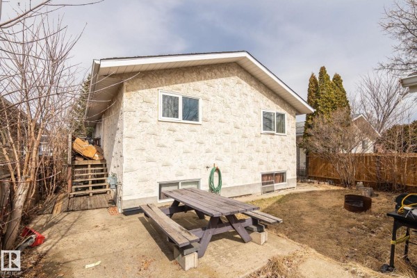 Bedroom 2 - 1566 Lakewood Rd W Nw, Edmonton, AB T6K2V9 Photo 5