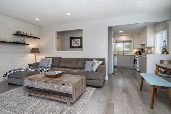 15669 20 Avenue, Surrey, BC V4A2A7 Photo 4