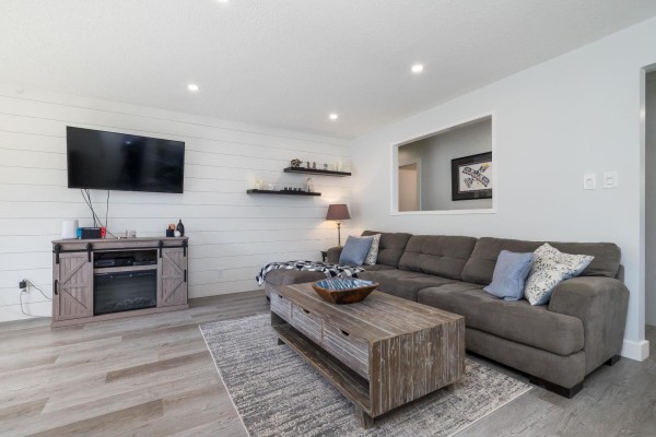 15669 20 Avenue, Surrey, BC V4A2A7 Photo 5
