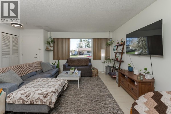 Living room - 1567 Pearson Avenue, Prince George, BC V2L4K7 Photo 5
