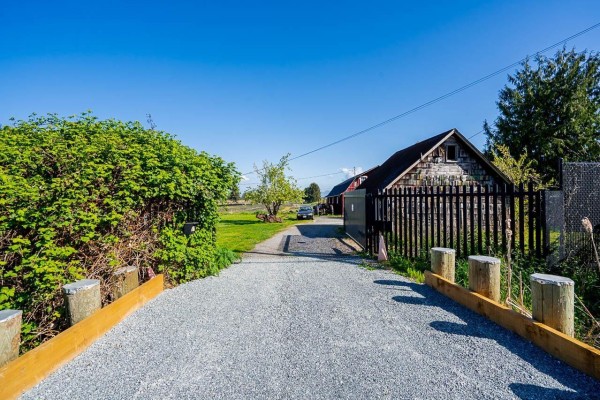 15675 40th Avenue, Surrey, BC V3Z1E6 Photo 2