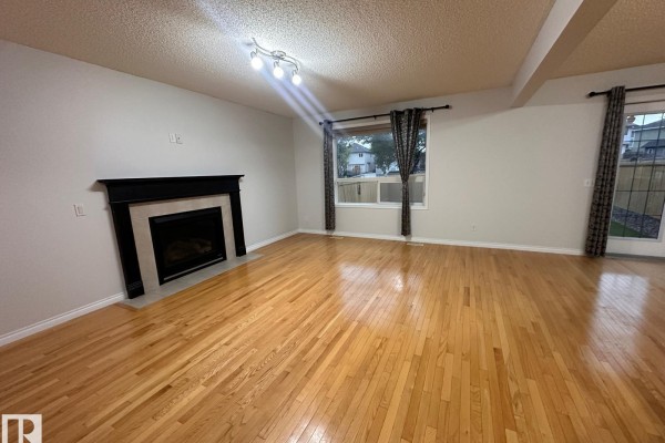 1569 37a Av Nw, Edmonton, AB, photo 2