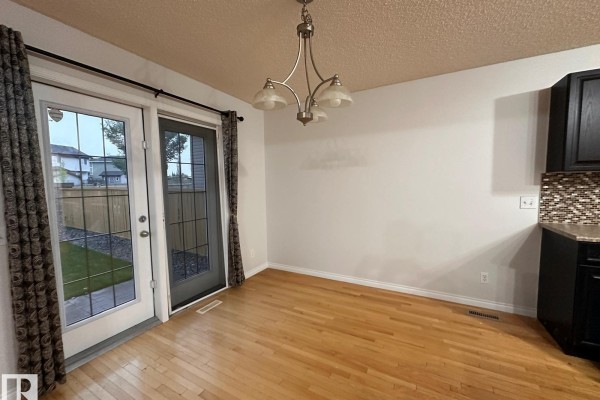 1569 37a Av Nw, Edmonton, AB T6T0E2 Photo 4