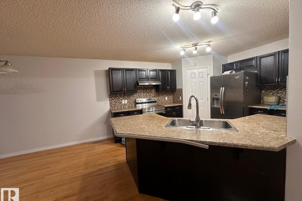 1569 37a Av Nw, Edmonton, AB T6T0E2 Photo 5