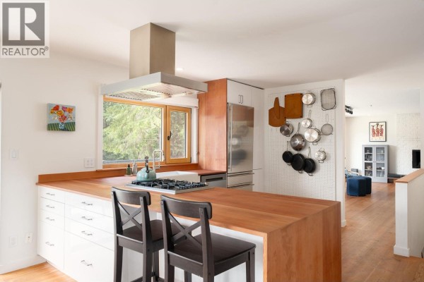 1569 Whitesails Drive, Bowen Island, BC V0N1G2 Photo 5