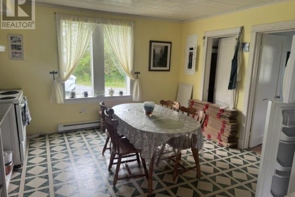 Bath (# pieces 1-6) - 156a Main Street, Glovertown, NL A0G2L0 Photo 3