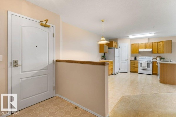 Kitchen - #157 13441 127 St Nw, Edmonton, AB T5L5B6 Photo 2