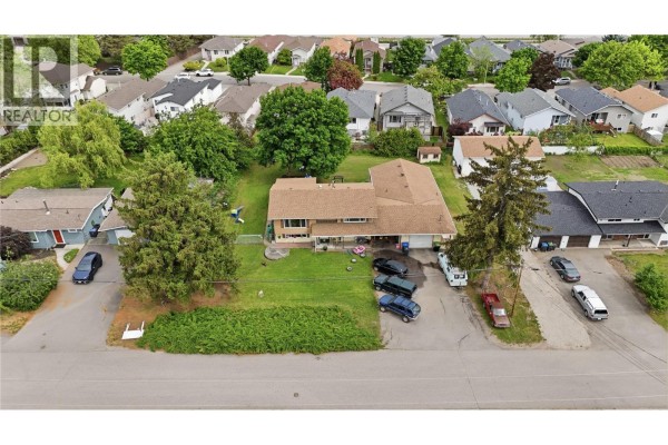 157-163 Cariboo Road, Kelowna, BC V1V2E4 Photo 4