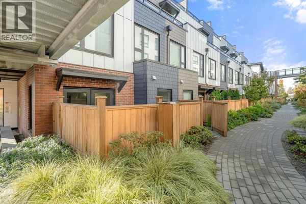 157 555 E 2nd Street, North Vancouver, BC V7L1E1 Photo 2