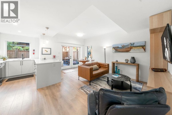 157 555 E 2nd Street, North Vancouver, BC V7L1E1 Photo 5