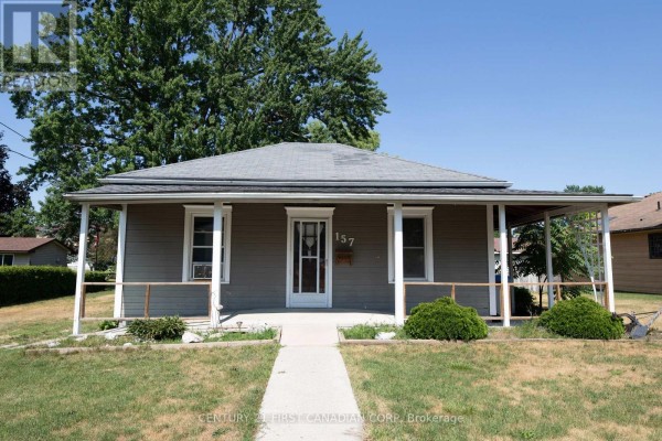 Family room - 157 Adelaide Street, Strathroy Caradoc, ON N7G2V4 Photo 2