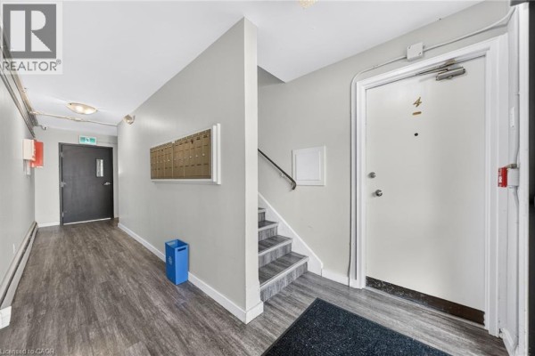 157 Ahrens Street W Unit# 4, Kitchener, ON N2H4C8 Photo 4