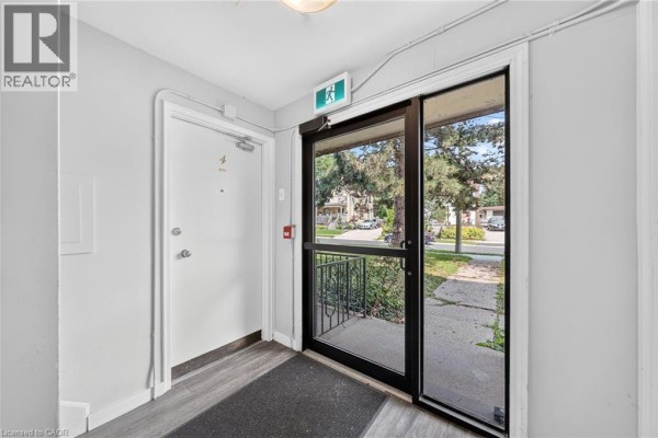 157 Ahrens Street W Unit# 4, Kitchener, ON N2H4C8 Photo 5