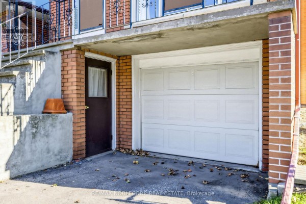 Living room - 157 Hallmark Avenue, Toronto, ON M8W4K9 Photo 3