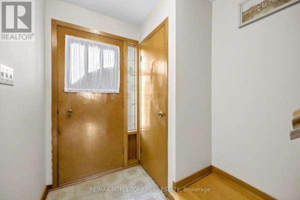 Primary Bedroom - 157 Hallmark Avenue, Toronto, ON M8W4K9 Photo 4