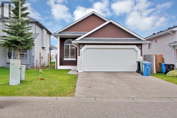 Bedroom - 157 Saratoga Close Ne, Calgary, AB T1Y7A1 Photo 2