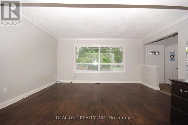 Living room - 157 Shropshire Drive, Toronto, ON M1P1Z6 Photo 2