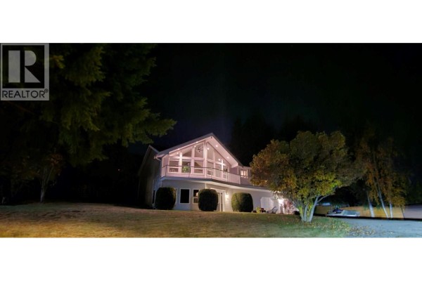 Recreation room - 1570 16 Avenue Se, Salmon Arm, BC V1E2M7 Photo 3