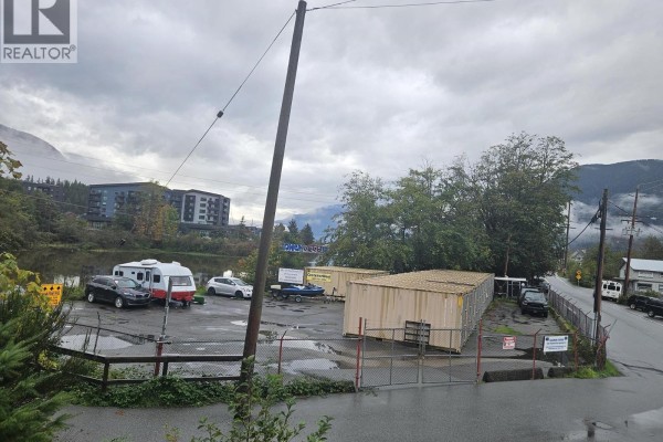 1570 Pemberton Avenue, Squamish, BC V0N3G0 Photo 4