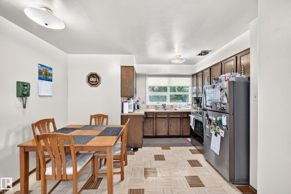 15703 84 Av Nw, Edmonton, AB, photo 3